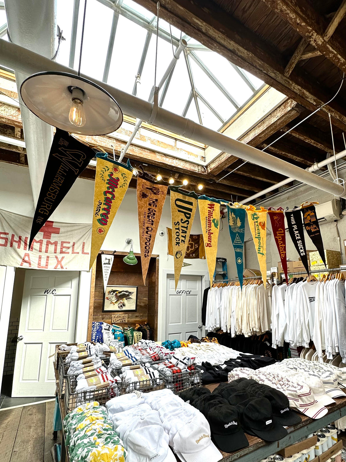 Oxford Pennant - New Williamsburg